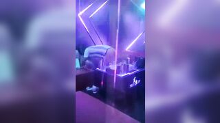 Quay lén khách gạ địt nhân viên karaoke trong quán
