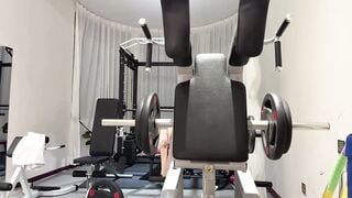 2 con đĩ tập gym, Bú Liếm vú nhau mặc Legging lườm bói, Khoe vú live sex rên rỉ