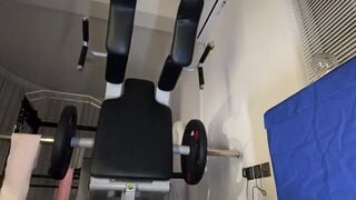 Mỗi khi tập gym là nứng lồn, Gái Xinh Vú To ko lông thủ dâm móc lồn live sex rên rỉ