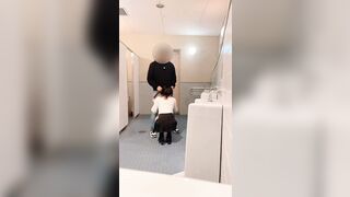 Cặp đôi sinh viên địt nhau public tại nhà vệ sinh công cộng