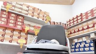 Siêu Thị WinMart bé nhân viên lồn nhiều nước vừa làm vừa bán quạt - phần 89