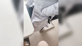 Dâm nữ mình dây nứng lồn vào bệnh viên giả vờ khám bệnh gạ bác sĩ bóp vú đụ nhau