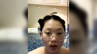 Kính cận vú to livestream siêu dâm 7