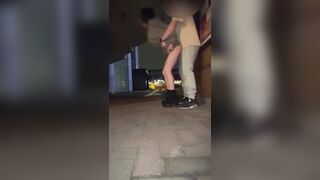 "Mày dập nhanh lên đi, địt ngoài này nhiều người nứng lắm"
