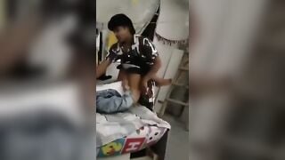 Em gái mới lớn Đi học nhóm bị bạn thân đè ra địt toét lồn