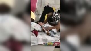 Em gái mới lớn Đi học nhóm bị bạn thân đè ra địt toét lồn