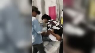 Em gái mới lớn Đi học nhóm bị bạn thân đè ra địt toét lồn