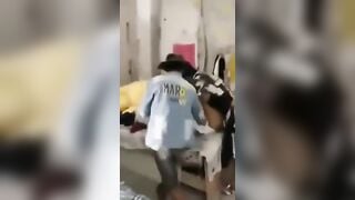 Em gái mới lớn Đi học nhóm bị bạn thân đè ra địt toét lồn