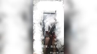 Vợ lén lút ngoại tình khi chồng đang ở trên lầu