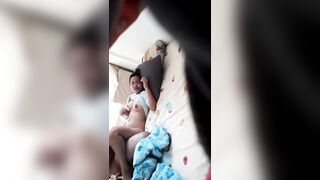 Dì út uống tí bia say nằm ở phòng thằng cháu họ vào sàm sỡ móc lồn rồi đụ dì út luôn.