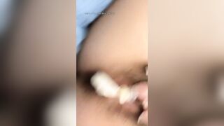 Live app nhét cả bắp ngô vào lồn để thu dâm