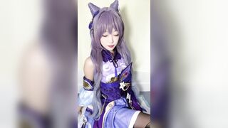 Cosplay Keqing thủ dâm