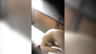 Quay lén em họ mới lớn đi tắm