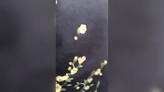 Em gái mới lớn ở nhà nứng lồn quá trốn vào phòng thủ dâm cho sướng lồn