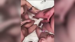 Mấy ông anh ngủ rồi thôi thì em chặm vợ em chăm cả 2 chị nhà