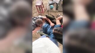 Con trai có hiếu thương cha neo đơn để cha bú lồn vợ mình để toả lòng hiếu đạo.