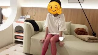 Bé sinh viên năm 2 rụt rè lần đầu bị bạn trai chịch