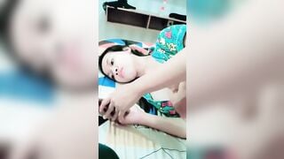 Xu hướng tình dục khác nhau nhưng đều kích thích từ cái vú to sờ vú em gái họ 210k.