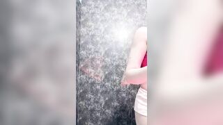Hỡi em yếm đỏ môi hồng, cho anh mượn đất anh trồng củ khoai