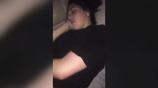 Địt vào lỗ địt con bạn thân dâm mông to vú bự đeo khuyên dâm đãng