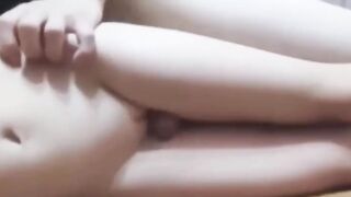 Ẻm nứng lắm rồi mà cứ cạ cạ không đút vào