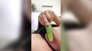 Gái dâm lấy dưa chuột thủ dâm lồn chảy nước dâm đãng kích thích phần 3