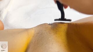 Cạo lông lồn cùng dâm nữ mình dây vú bự bím non hồng siêu múp