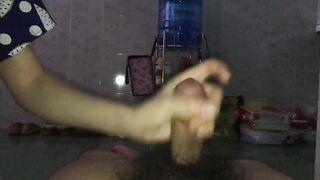 đang ngủ thì bị em ghệ gọi dậy