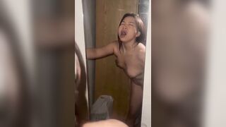 Đang ngủ mà bị dượng lôi ra đụ ẽm phê không biết gì