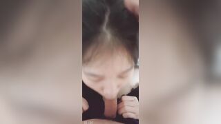 Nhìn em bú cu là biết dâm cỡ nào liền
