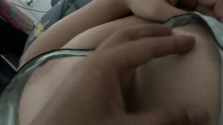 mân mê cặp vú bé ghệ sinh viên ngày mưa