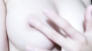 Nửa đêm rồi mà thằng người yêu cứ đòi xem vú