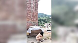 Về quê khoả thân đi dạo ngoài đường 2