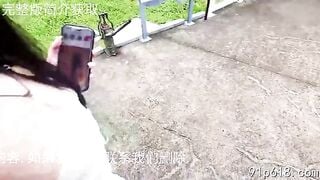 Public bạn gái ở công viên vừa sướng và sợ bị quay lén
