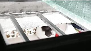 Quay lén em hàng xóm hay tắm đêm qua cửa sổ phòng tắm nhà e,phòng thủ hớ hênh quá