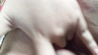 Bé rau non 2ka8 bím múp hồng non tơ tự quay clip móc lồn gửi a xem
