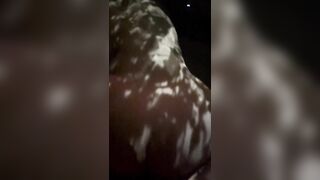 Vừa địt public trên xe cùng e ghệ dâm mông to vừa ngắm đường phố chill chill