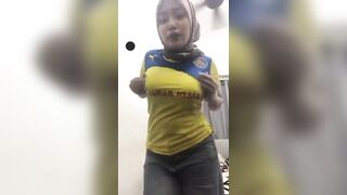 Chị họ bú to tròn khủng khoe hàng trên live cho trai xem p1