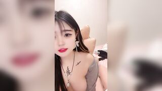 Em gái china cực xinh+ áp lột đồ mới nhất màn ủng hộ