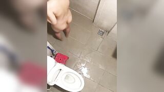 Quay lén nhỏ gái hàng xóm đi tắm