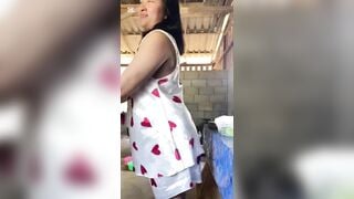 Nứng cặc cháu họ đến xin dì út bú cặc cho một hồi nứng lồn quá dì út cho đụ luôn.