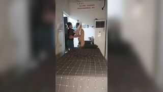 Đi massage khỏe mà chị kĩ thuật viên làm nứng quá nên gạ chị sóc lọ cho sờ vú #5
