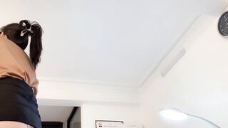 Mấy em nhân viên quán spa mông to khoe hàng trên live dâm đãng