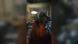 Clip vợ bầu bám kính tầng 27