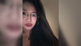 Bạn thân mông to lồn múp không để ý là chèo luôn lên cưỡi cặc chồng bắn tinh vào lồn