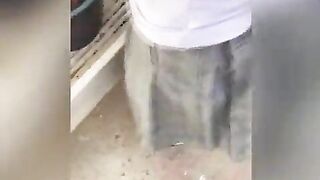 Địt nhau với em gái học sinh cấp 3 trong toilet trường sướng vl ra 2