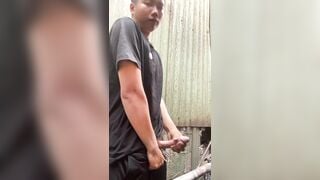 Trai mới lớn 2k8 mà cặc to dài như Tây ra đường sục cặc