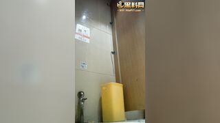 Cam kín quay lén các em teen loli trung quốc cực xinh đi vệ sinh trg wc công cộng