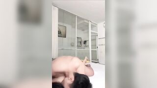 Qua nhà Ny chơi bị thằng anh họ đè địt tại phòng