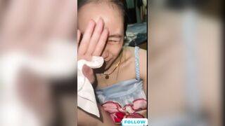 Gái miền Tây hai mép đỏ hây hây